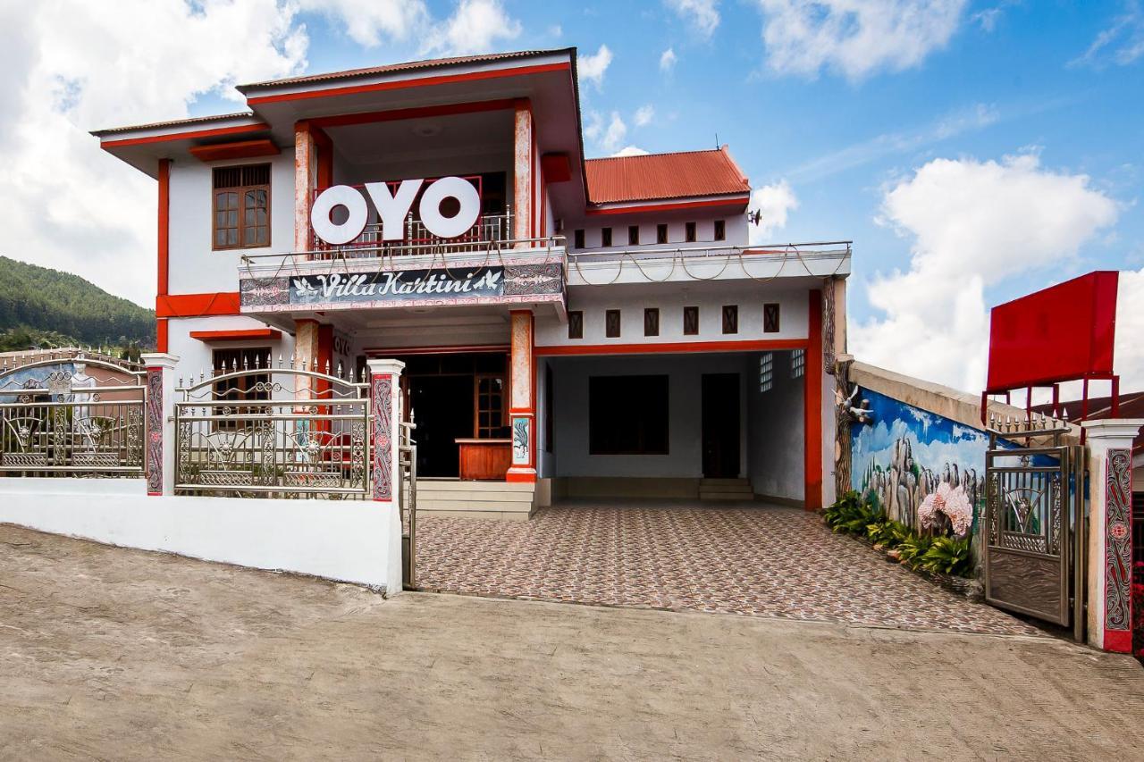 Oyo 1520 Hotel Kartini Tarutung Exterior photo