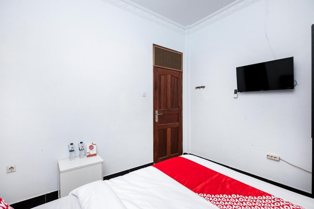 Oyo 1520 Hotel Kartini Tarutung Exterior photo